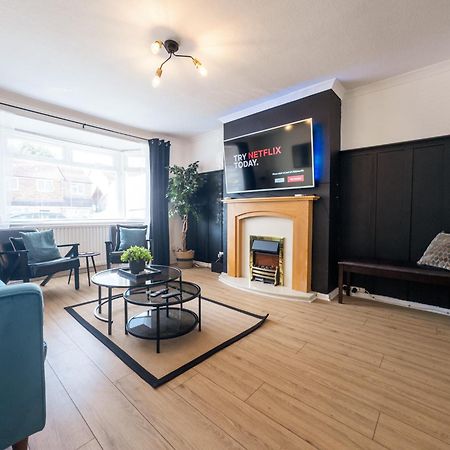 Rnm - Business Professionals Ready, Cost Effective For Large Stays! 3 Bedroom Lounge, Private Access & Entire Place, Kitchen & Washroom With Amenities, Smart Tv, Easy Access, Fast Wifi, Large Driveway, Great Transport Links, Near Worcester Hospital A Exterior photo
