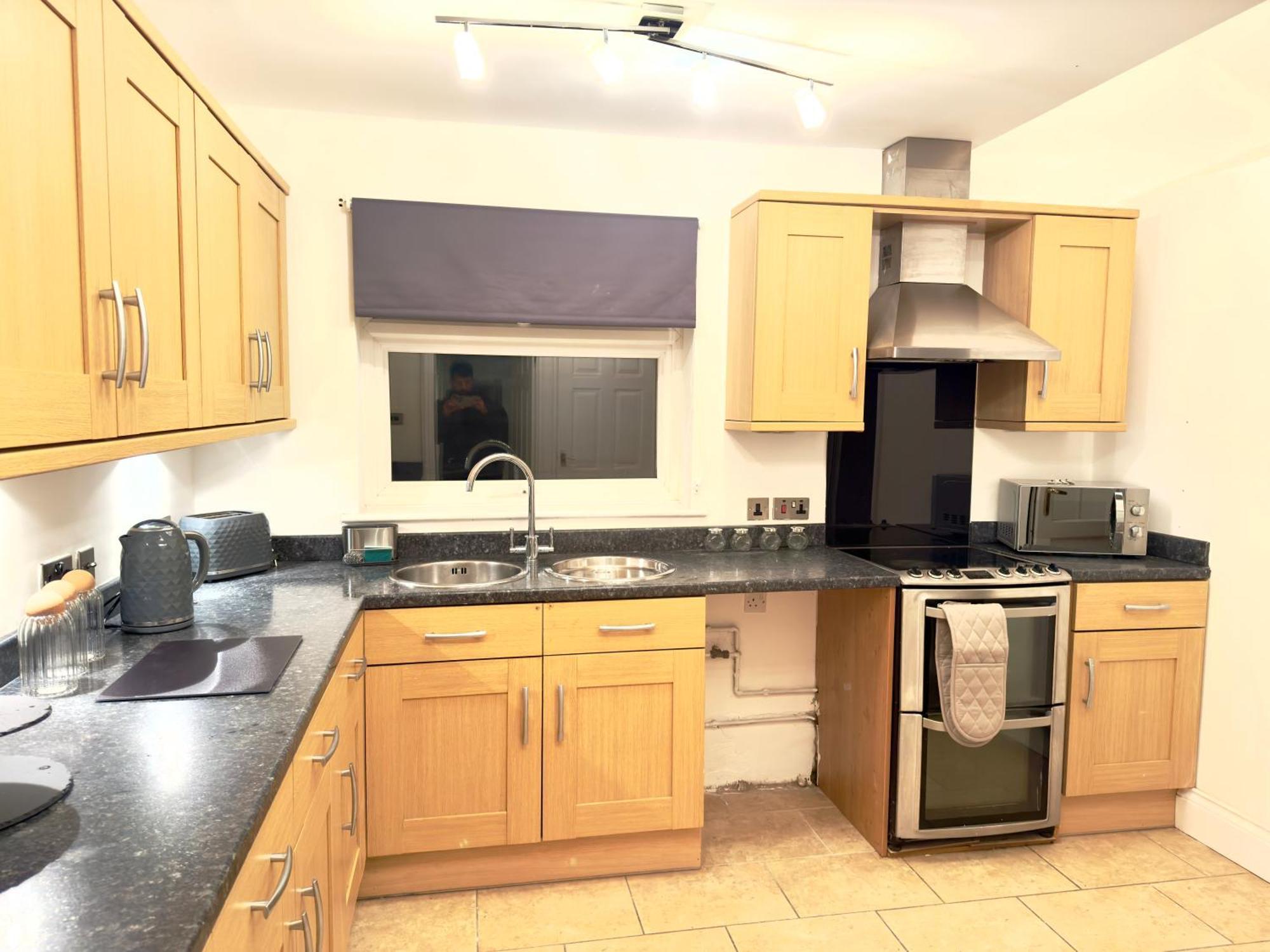 Rnm - Business Professionals Ready, Cost Effective For Large Stays! 3 Bedroom Lounge, Private Access & Entire Place, Kitchen & Washroom With Amenities, Smart Tv, Easy Access, Fast Wifi, Large Driveway, Great Transport Links, Near Worcester Hospital A Exterior photo