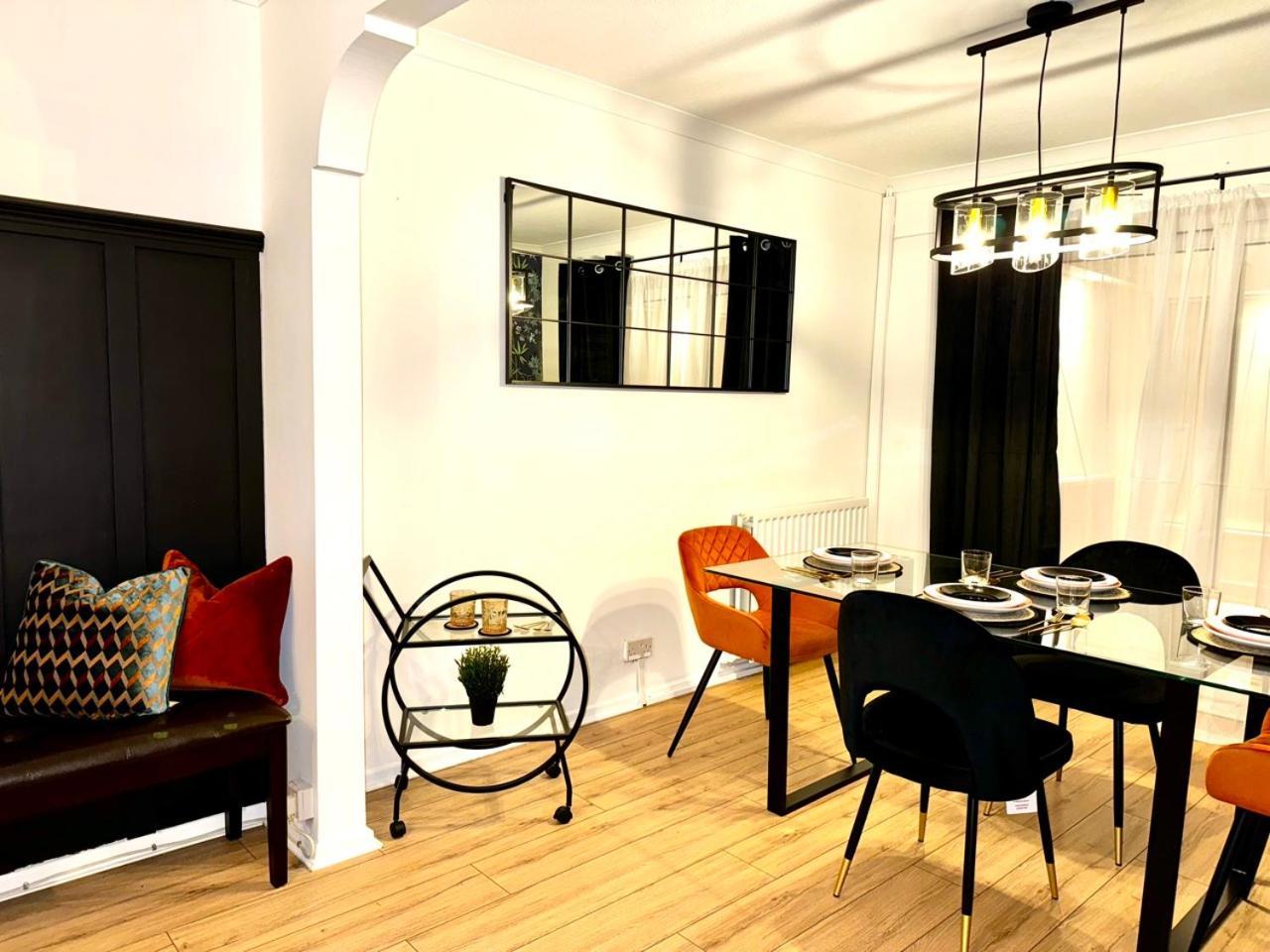 Rnm - Business Professionals Ready, Cost Effective For Large Stays! 3 Bedroom Lounge, Private Access & Entire Place, Kitchen & Washroom With Amenities, Smart Tv, Easy Access, Fast Wifi, Large Driveway, Great Transport Links, Near Worcester Hospital A Exterior photo