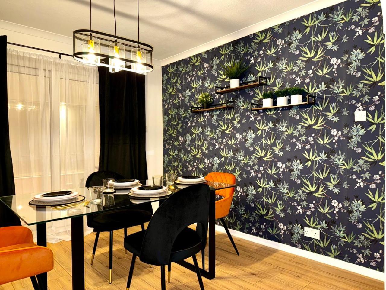 Rnm - Business Professionals Ready, Cost Effective For Large Stays! 3 Bedroom Lounge, Private Access & Entire Place, Kitchen & Washroom With Amenities, Smart Tv, Easy Access, Fast Wifi, Large Driveway, Great Transport Links, Near Worcester Hospital A Exterior photo