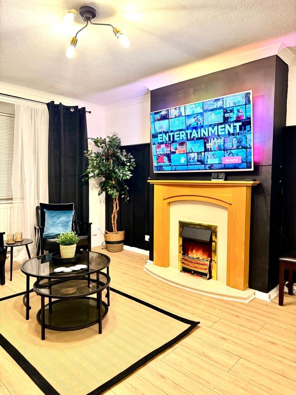 Rnm - Business Professionals Ready, Cost Effective For Large Stays! 3 Bedroom Lounge, Private Access & Entire Place, Kitchen & Washroom With Amenities, Smart Tv, Easy Access, Fast Wifi, Large Driveway, Great Transport Links, Near Worcester Hospital A Exterior photo