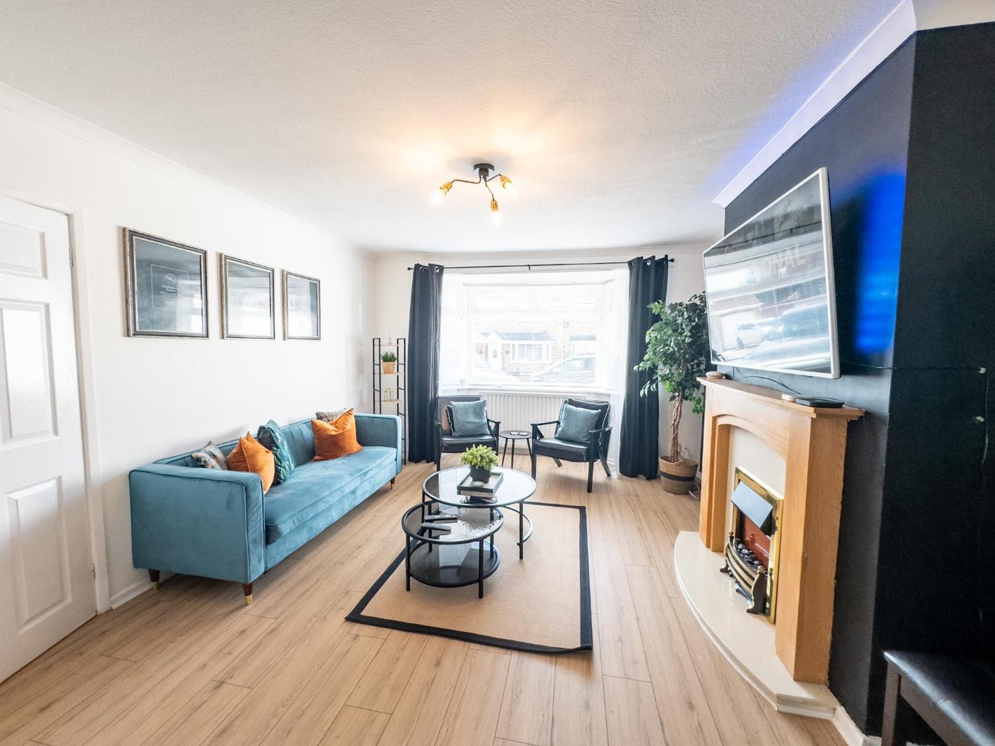 Rnm - Business Professionals Ready, Cost Effective For Large Stays! 3 Bedroom Lounge, Private Access & Entire Place, Kitchen & Washroom With Amenities, Smart Tv, Easy Access, Fast Wifi, Large Driveway, Great Transport Links, Near Worcester Hospital A Exterior photo