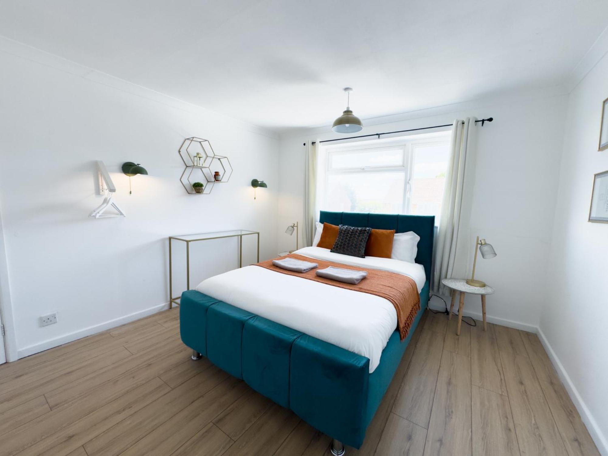Rnm - Business Professionals Ready, Cost Effective For Large Stays! 3 Bedroom Lounge, Private Access & Entire Place, Kitchen & Washroom With Amenities, Smart Tv, Easy Access, Fast Wifi, Large Driveway, Great Transport Links, Near Worcester Hospital A Exterior photo